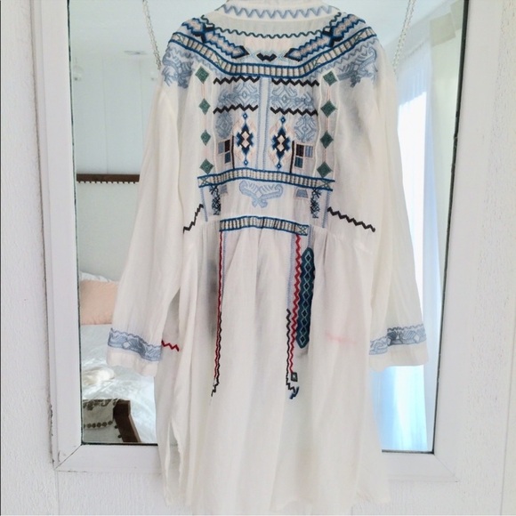 Gorgeous Embroidered NWOT top! - Picture 4 of 8